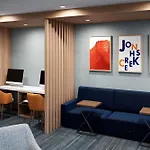 Holiday Inn Express & Suites Fresno Airport, An Ihg Hotel