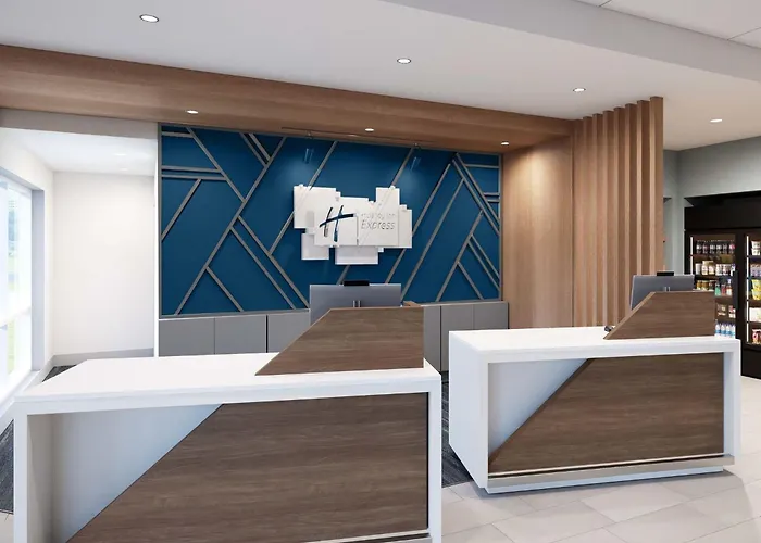 Holiday Inn Express & Suites Fresno Airport, An Ihg Hotel