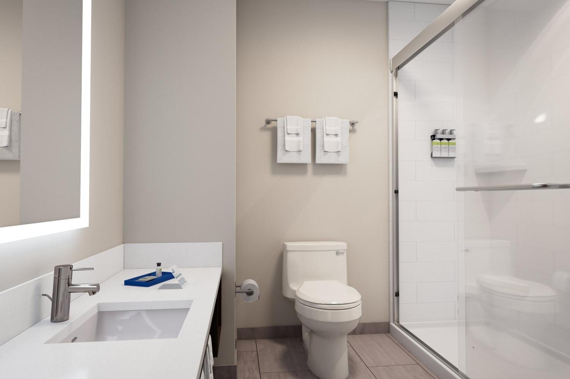 Hotel Express & Airport, An Ihg Fresno